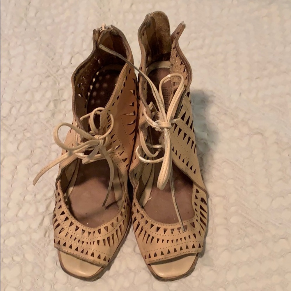 Jeffrey Campbell
Rodillo Wedge Sandals - Picture 3 of 6